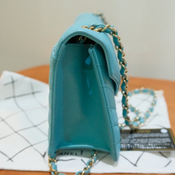 Chanel Interlocking CC Chevron Flap Bag Calfskin & Gold Hardware Light Blue - Picture 8 of 15